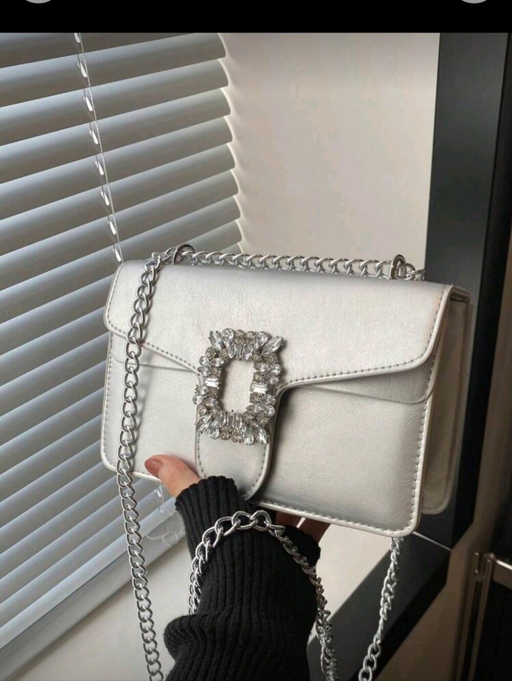 Elegant Silver Chain Shoulder Bag with Crystal Buckle🩶